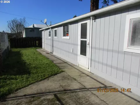Exterior - 180 E Second Ave, Sutherlin, OR 97479 photo 2 of 3