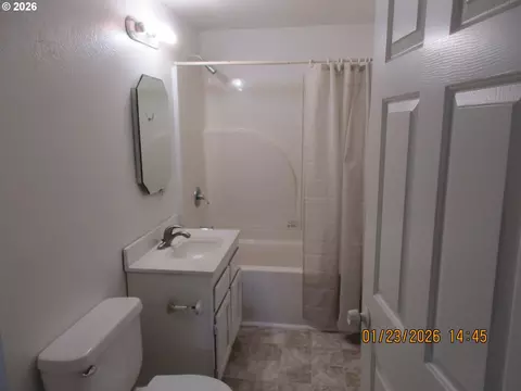 Bath - 180 E Second Ave, Sutherlin, OR 97479 photo 1 of 2