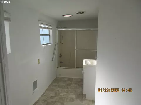 Bath - 180 E Second Ave, Sutherlin, OR 97479 photo 2 of 2