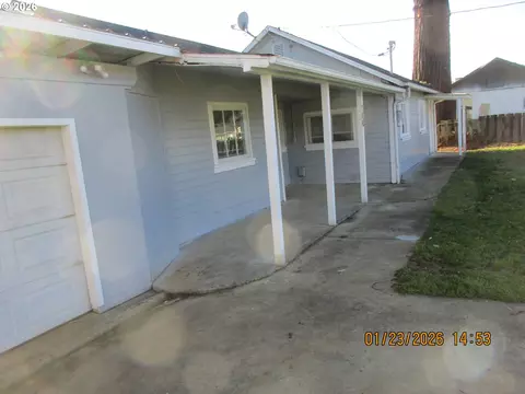 Exterior - 180 E Second Ave, Sutherlin, OR 97479 photo 1 of 3
