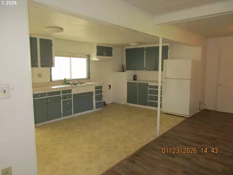 Kitchen - 180 E Second Ave, Sutherlin, OR 97479 photo 1 of 1