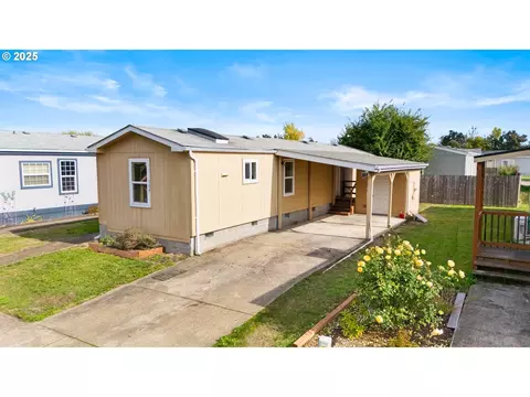 700 N Mill St #109, Creswell, OR 97426