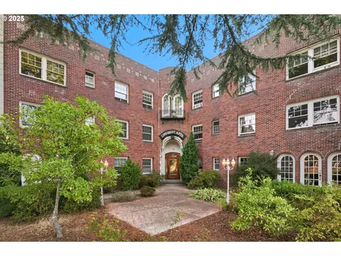 711 NE Randall Ave #203, Portland, OR 97232