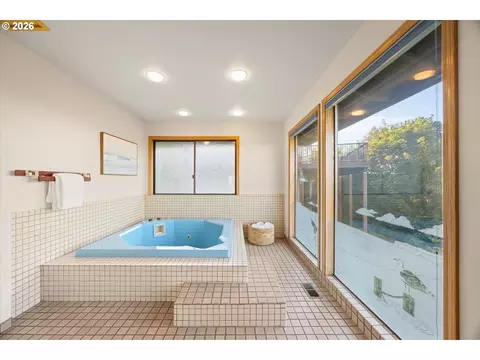 Bath - 2902 Rawhide St, West Linn, OR 97068 photo 3 of 6