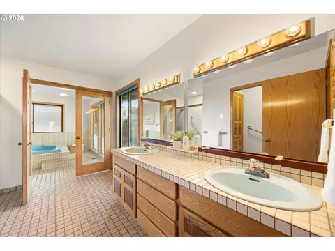 Bath - 2902 Rawhide St, West Linn, OR 97068 photo 1 of 6