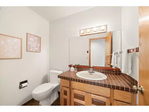 Bath - 2902 Rawhide St, West Linn, OR 97068 photo 4 of 6