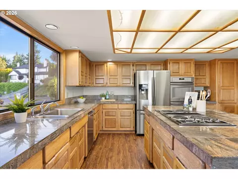 Kitchen - 2902 Rawhide St, West Linn, OR 97068 photo 3 of 4