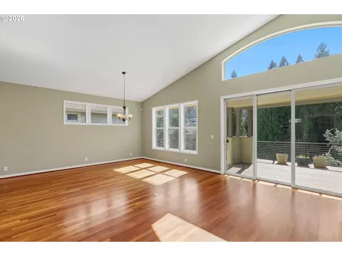 Living - 640 SE 40th Ter, Gresham, OR 97080 photo 3 of 11