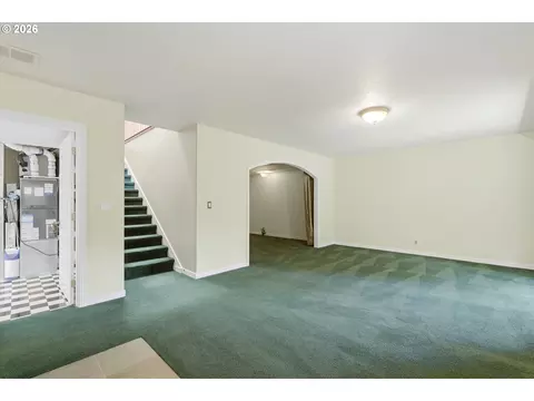 Living - 640 SE 40th Ter, Gresham, OR 97080 photo 10 of 11