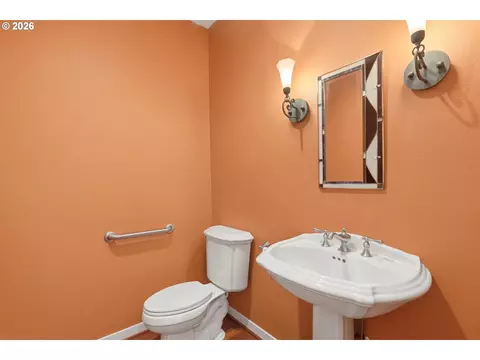 Bath - 640 SE 40th Ter, Gresham, OR 97080 photo 1 of 4