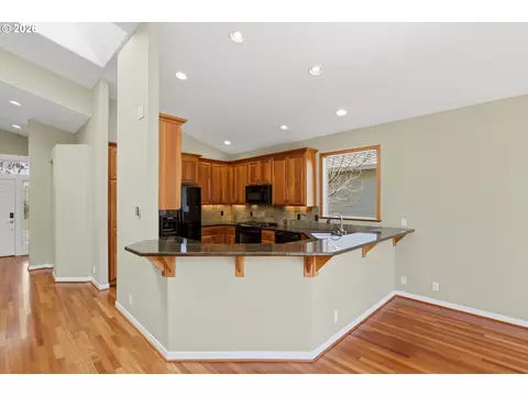 Kitchen - 640 SE 40th Ter, Gresham, OR 97080 photo 1 of 6