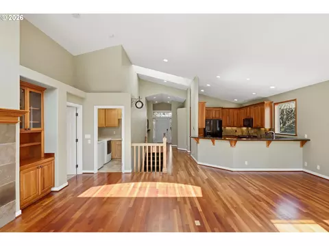 Living - 640 SE 40th Ter, Gresham, OR 97080 photo 7 of 11