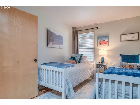 Bedroom - 18034 Witchhazel Ln, Bend, OR 97707 photo 6 of 6