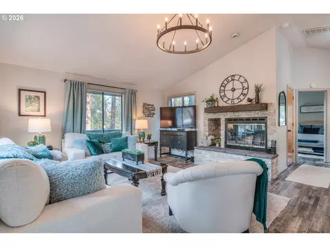 Living - 18034 Witchhazel Ln, Bend, OR 97707 photo 2 of 2