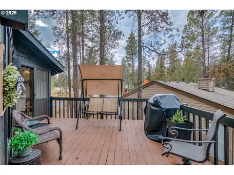 Exterior - 18034 Witchhazel Ln, Bend, OR 97707 photo 7 of 9
