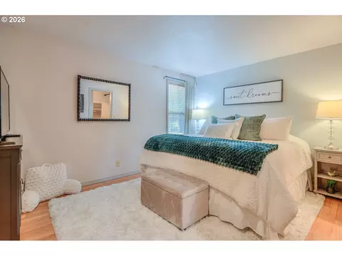 Bedroom - 18034 Witchhazel Ln, Bend, OR 97707 photo 3 of 6