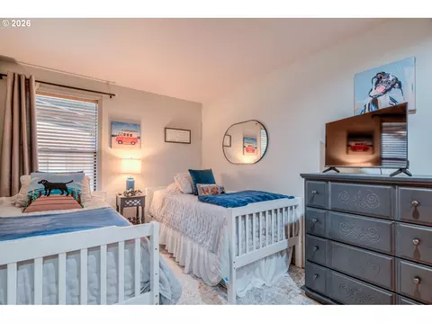 Bedroom - 18034 Witchhazel Ln, Bend, OR 97707 photo 5 of 6