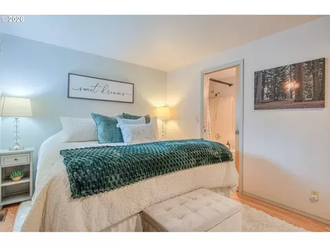 Bedroom - 18034 Witchhazel Ln, Bend, OR 97707 photo 4 of 6