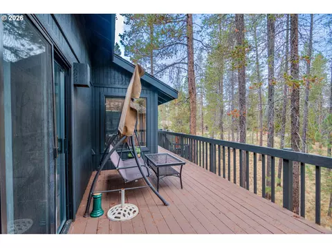 Exterior - 18034 Witchhazel Ln, Bend, OR 97707 photo 2 of 9