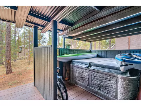 Exterior - 18034 Witchhazel Ln, Bend, OR 97707 photo 5 of 9