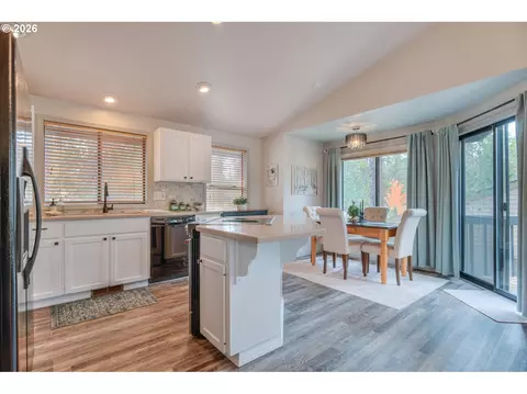 Kitchen - 18034 Witchhazel Ln, Bend, OR 97707 photo 2 of 2