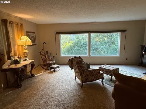 Living - 87511 Tiernan Rd, Mapleton, OR 97453 photo 2 of 6