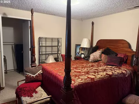 Bedroom - 87511 Tiernan Rd, Mapleton, OR 97453 photo 2 of 3