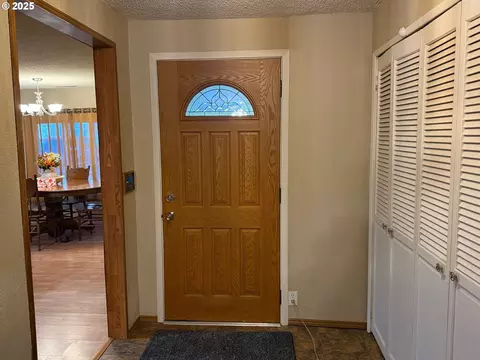 Entry Way - 87511 Tiernan Rd, Mapleton, OR 97453 photo 1 of 1