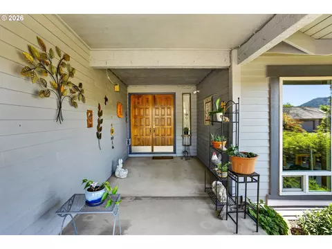 Entry Way - 3317 SW 26th St, Gresham, OR 97080 photo 1 of 4