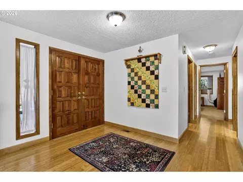 Entry Way - 3317 SW 26th St, Gresham, OR 97080 photo 4 of 4