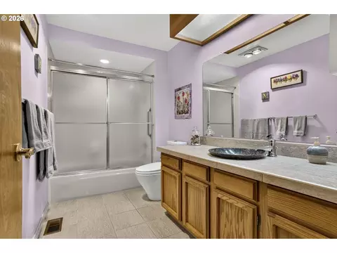 Bath - 3317 SW 26th St, Gresham, OR 97080 photo 4 of 4