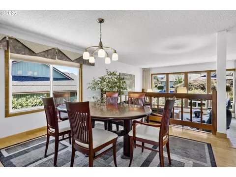 Dining - 3317 SW 26th St, Gresham, OR 97080 photo 1 of 3