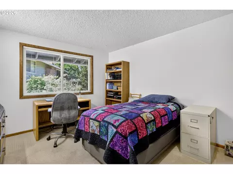 Bedroom - 3317 SW 26th St, Gresham, OR 97080 photo 4 of 4