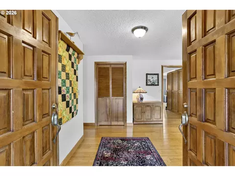 Entry Way - 3317 SW 26th St, Gresham, OR 97080 photo 2 of 4