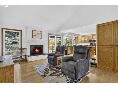 Living - 3317 SW 26th St, Gresham, OR 97080 photo 5 of 6