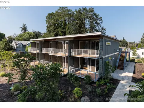 245 N 7th St #2, Saint Helens, OR 97051