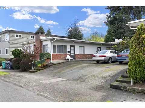 2544 NE Hoyt St, Portland, OR 97232