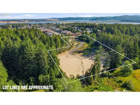 2215 Garfield St, North Bend, OR 97459