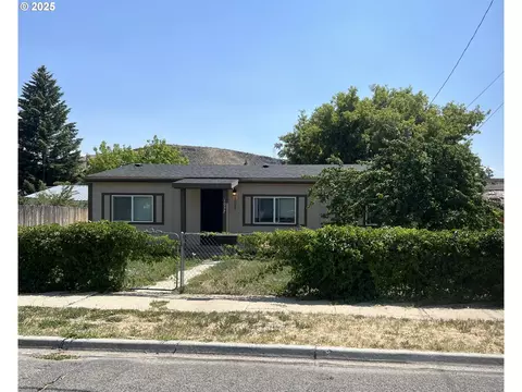 1037 Broadway St, Baker City, OR 97814