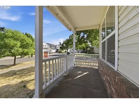 Exterior - 3906 Century Dr, Eugene, OR 97402 photo 4 of 8