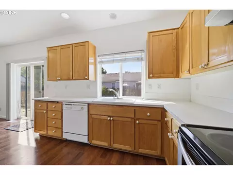 Kitchen - 3906 Century Dr, Eugene, OR 97402 photo 3 of 3