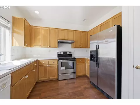 Kitchen - 3906 Century Dr, Eugene, OR 97402 photo 2 of 3