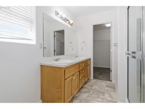 Bath - 3906 Century Dr, Eugene, OR 97402 photo 3 of 5