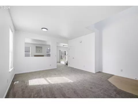 Living - 3906 Century Dr, Eugene, OR 97402 photo 2 of 6