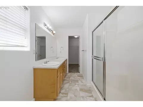 Bath - 3906 Century Dr, Eugene, OR 97402 photo 2 of 5