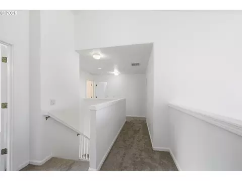 Entry Way - 3906 Century Dr, Eugene, OR 97402 photo 2 of 3