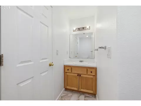 Bath - 3906 Century Dr, Eugene, OR 97402 photo 4 of 5