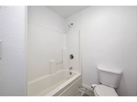 Bath - 3906 Century Dr, Eugene, OR 97402 photo 5 of 5