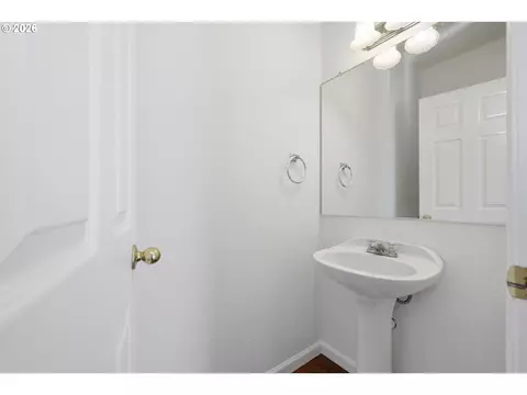 Bath - 3906 Century Dr, Eugene, OR 97402 photo 1 of 5