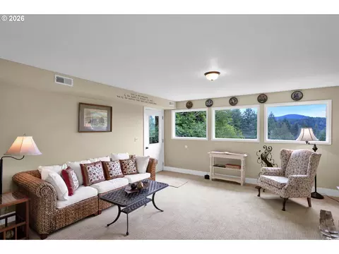 Living - 6027 View Loop, Florence, OR 97439 photo 5 of 5